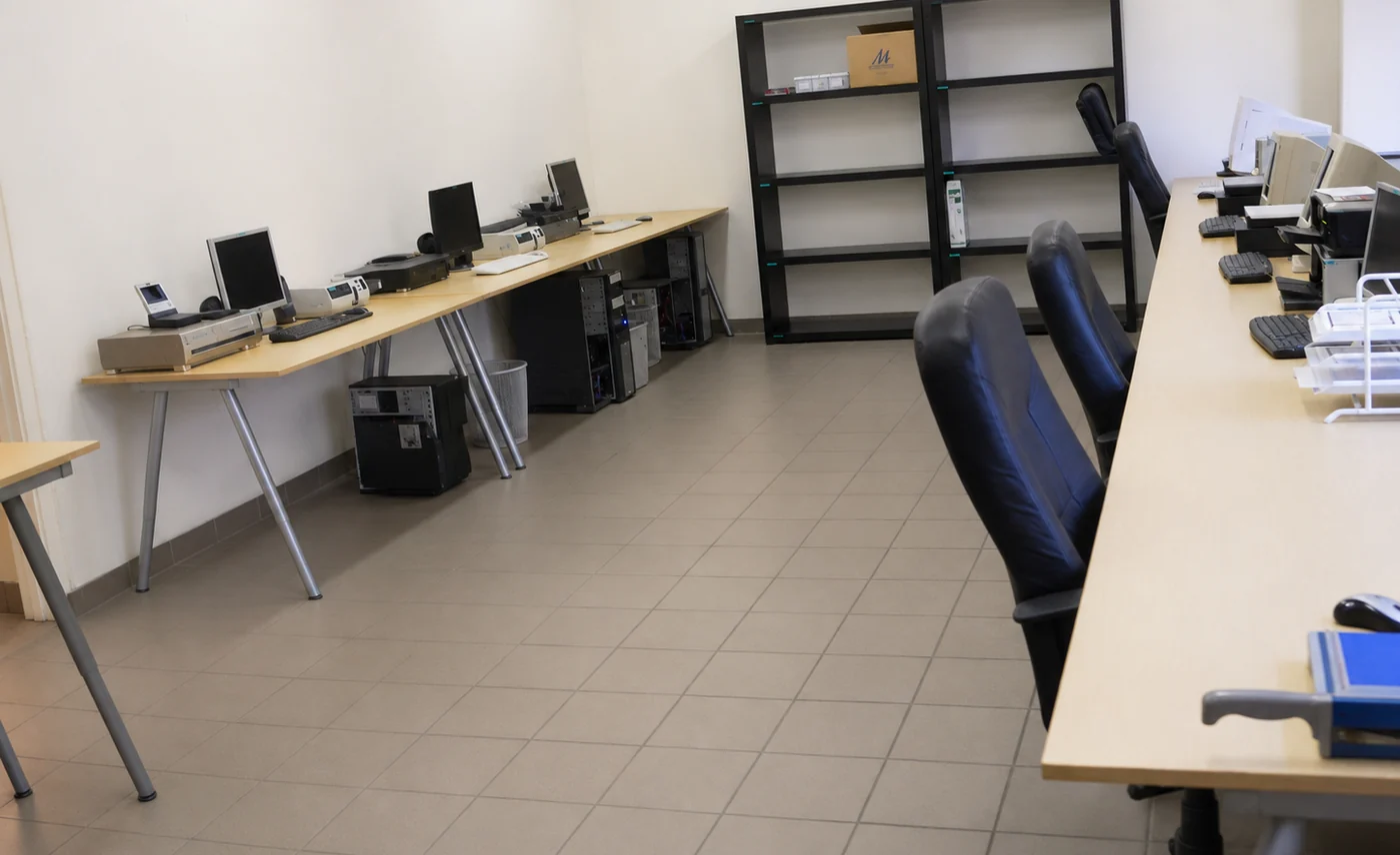 Et tidlig arbeidsmiljø hos BGA Video med flere digitaliseringsstasjoner.